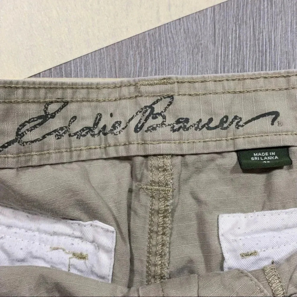 Eddie Bauer Khaki Cargo Shorts 🌞 - Picture 4 of 4